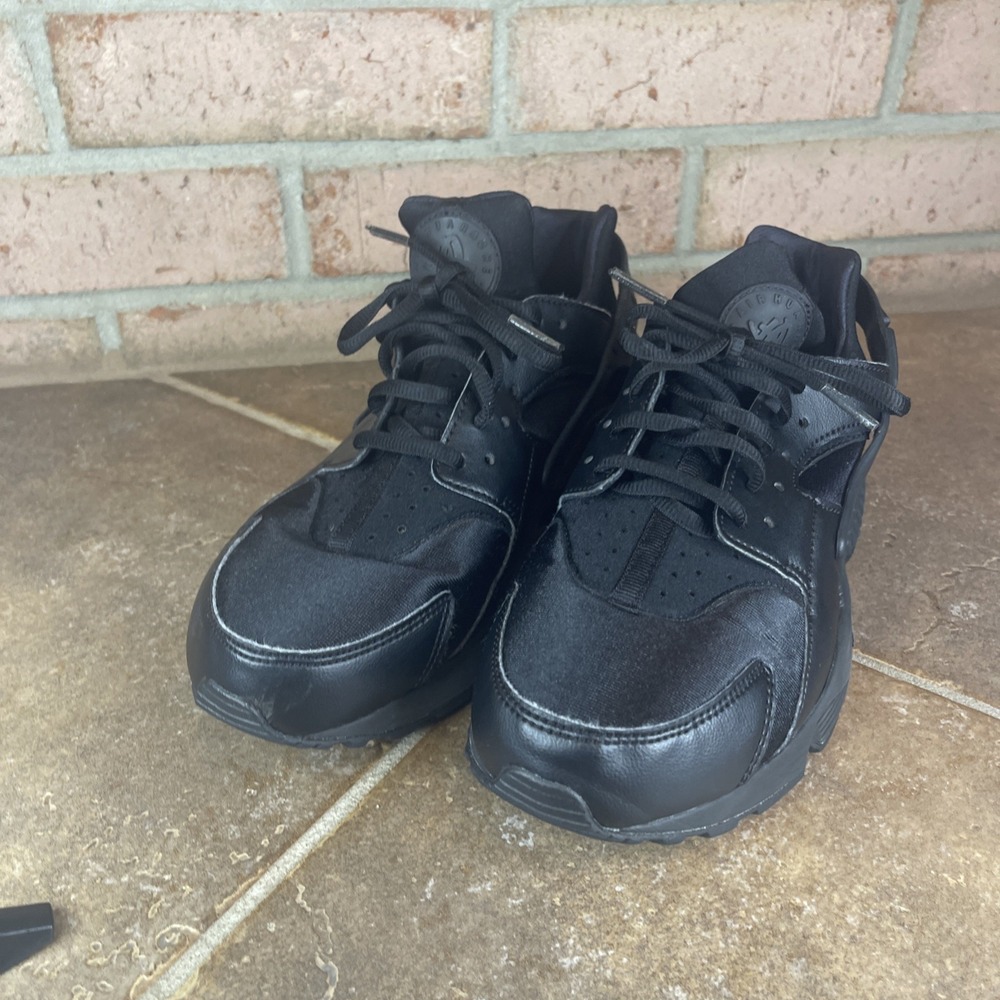 Black Nike Women's Athletic Sneakers - Classic All-Black Design - Picture 2 of 9